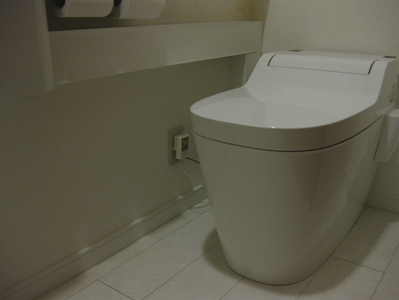 トイレリフォーム:お掃除簡単トイレリフォーム