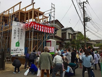 白井市にて上棟お餅まき開催